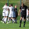 Der TSV Kammlach (weiße Trikots) feierte den nächsten Sieg in der Kreisliga Allgäu Nord.