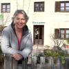 Der seit bald 30 Jahren existierende Bioladen auf dem Hof ist das Werk von Gisela Sengl. Jetzt hat die 63-Jährige eine andere Aufgabe vor sich: Sie ist die neue Co-Vorsitzende der Grünen in Bayern. Foto: Ulrich Wagner