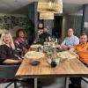 Die Teilnehmer bei der Vox-Kochshow "Das perfekte Dinner" in und um Augsburg: von links Sigrid, Yvette aus Aindling, Mario sowie Sieger Simon und Thorsten.