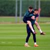 Declan Rice und Kai Havertz sind vom FC Arsenal während einer Trainingseinheit im Sobha Realty Training Centre.