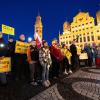7500 Augsburger setzen beim Lichtermeer gegen rechts auf dem Rathausplatz ein Zeichen für Offenheit, Vielfalt und Toleranz.
