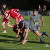 Michael Müller (links) und der SV Echsheim wollen auch im Relegationsspiel in Petersdorf den Gegner zu Fall bringen. Der SVE trifft am Dienstagabend auf Viktoria Augsburg. 