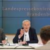 Brandenburgs Landeswahlleiter Herbert Trimbach erklärt die Ergebnisse der Kommunal- und Europawahl.