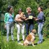 Der LBV vergibt Auszeichnungen für vogelfreundliche Gärten. In Haselbach bekamen diese jetzt die Schwestern Sonja und Sabine Kress. Das Bild zeigt (von links): Brigitta Lenz vom LBV, Heidrun Wittwer, Sonja Kress und Ines Wendekamm vom LBV.