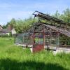 Im sogenannten «Kräutergarten» beim ehemaligen Konzentrationslager stehen verfallene Gewächshäuser.