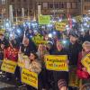 7500 Augsburger setzen beim Lichtermeer gegen rechts auf dem Rathausplatz ein Zeichen für Offenheit, Vielfalt und Toleranz.
