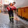 Ein Müllfahrzeug verursacht riesige Ölspur durch die Altstadt! Berufsfeuerwehr und Polizei hatten allerhand zu tun!