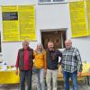 Peter und Bettina Schams, Roland Nagl und Bernd Rau (von links) betreuten die Töpfermarkt-Aktion von Amnesty International in Dießen.