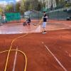 Die Tennisplätze auf der Nördlinger Marienhöhe sind auf die neue Saison vorbereitet worden, damit hier wieder die gelben Filzkugeln fliegen können.
