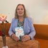 Die Uttinger Autorin Renate Greil stellt am Donnerstag, 25. April, in der Buchhandlung CoLibri in Dießen ihren Roman "Die Kranichfrauen" vor, der in den ersten Jahren nach dem Zweiten Weltkrieg am Ammersee-Westufer spielt.
