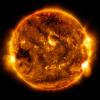 108 mal könnte man die Erde nebeneinander aufreihen, um auf den Sonnendurchmesser zu kommen.