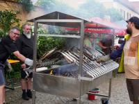 Vereine sorgen beim Kühbacher Marktfest für die Bewirtung. Bei den Fischerfreunden gibt es auch diesmal wieder Steckerlfisch.