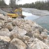 Das Wasserwirtschaftsamt (WWA) Donauwörth hat mit Arbeiten am östlichen Lechufer südwestlich des Rehlinger Ortsteils Kagering begonnen. Laut Mitteilung will die Behörde das Ufer auf einer Länge von 75 Metern vor weiterer Erosion schützen.