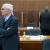 Theo Zwanziger (l) und Wolfgang Niersbach stehen im im Landgericht in Frankfurt.