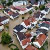 Die Luftaufnahme zeigt: Der "untere Markt" in Babenhausen wurden überflutet, es gab kein Durchkommen mehr.