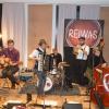 Andreas Winkler, Josef Steinbacher, Schlagzeuger Leonhard Schwarz (v.li.) und Kontrabassistin Katrin Auer (rechts) spielen als "Reiwas" bei der Premiere im Forheimer Tonstudio.