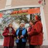 Von links freuen sich Ursula Göb, Brigitte Schulte, Gertrud Drexel und Elisabeth Schlaphof über 20 Jahre Weltladen in Aichach.