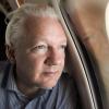 Julian Assange am Dienstag im Flugzeug auf dem Weg von London nach Bangkok, wo eine Zwischenlandung für den 52-Jährigen anstand. 
