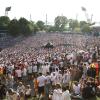 Zuschauer verfolgen in der Fanzone im Olympiapark die Übertragung des Spiels. Die Zwischenbilanz fällt positiv aus.