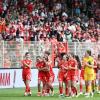 Spielerinnen von Union Berlin im Stadion An der Alten Försterei.