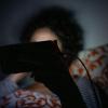 Jugendliche, die spätnachts ihr Smartphone nutzen, schlafen laut einer Studie weniger und schlechter.