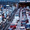 Dichter Verkehr schiebt sich im Berufsverkehr am Morgen in den Tunnel Heckenstallerstraße in München.