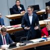 Stefan Evers (CDU, M), Berliner Senator für Finanzen, spricht zur Fragestunde der Plenarsitzung im Berliner Abgeordnetenhaus.
