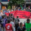 Circa 250 bis 300 Menschen machten sich am Samstag auf dem Domvorplatz in Würzburg für ein demokratisches Europa stark. 