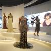 Vor allem die beeindruckenden Roben von Naomi Campbell sind in der Londoner Ausstellung zu sehen. 
