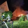 Ein Brand in der Schafweidsiedlung in Göggingen hielt am späten Sonntagabend die Einsatzkräfte der Feuerwehr in Atem.