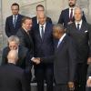Neue Rolle für Deutschland: US-Verteidigungsminister Lloyd Austin (Mitte) schüttelt die Hände von Verteidigungsministers Boris Pistorius (SPD). 