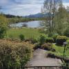 Der Ausblick auf den Weißensee von der Seeterrasse des Hotelzimmers.