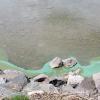 Blaualgen am Alpsee bei Bühl? Schlieren sind am Ufer zu sehen. Zunächst heißt es: Baden verboten