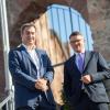 Gelten als eng verbunden seit gemeinsamen Zeiten in der Jungen Union: Unions-Ministerpräsidenten  Markus Söder und Boris Rhein auf der unterfränkischen  Burg Alzenau.