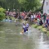 Am Singoldufer feuerten viele Zuschauer die Paddler an.
