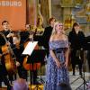 Applaus für die Sopranistin Mojca Erdmann, die zusammen mit der Bayerische Kammerphilharmonie Werke von Britten und Mozart interpretierte.