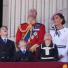 Prinz William und Prinzessin Kate stehen mit ihren Kindern auf dem Balkon des Buckingham Palastes in London, um die "Trooping the Colour"-Zeremonie zu sehen.
