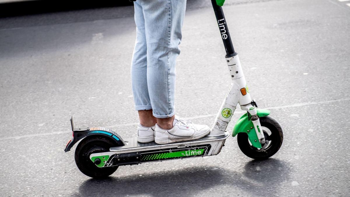 E-Scooter-Fahrer Wird Bei Unfall In Donauwörth Verletzt