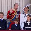 Prinz William und Prinzessin Kate auf dem Balkon des Buckingham Palastes mit ihren Kindern Prinz George (v.l.n.r.), Prinz Louis und Prinzessin Charlotte.