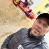 Rumänien-Fan
Christian Braun war mit seinen Töchtern Maria und Estefania beim Spiel Rumänien - Ukraine in München.
Zwei Wochen vorher stand er bis zum Bauch im Wasser, als das Lager seiner Firma in Ottmarshausen überschwemmt wurde.
