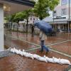 Geschäftsinhaber hatten in Bad Wörishofen mit Sandsäcken Vorsorge vor dem drohenden Hochwasser getroffen. 