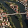 Die Elisenbrücke ist der einzige Donauübergang in Neuburg. Eine Erweiterung für Fußgänger und Radfahrer hat sich jetzt als zu teuer erwiesen.