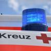 Eine Radfahrerin hat sich nahe Auchsesheim bei einem Unfall Verletzungen zugezogen.