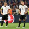 Schweinsteiger (l) und Kroos kennen sich gut - gemeinsam spielten sie für den FC Bayern und die DFB-Elf.
