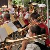 Das Kolping Blasorchester Göggingen unterhält die Besucher wieder beim Ratshoffest am Alten Rathaus.