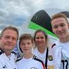 Mit ihren Söhnen Lukas (links) und Nikolas war Kerstin Mödinger aus Haunsheim beim EM-Eröffnungsspiel Deutschland – Schottland in München.