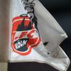 Das Kölner Emblem ist auf einer Eckfahne im Kölner Stadion zu sehen.