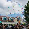 Bunte Luftballone ließen die Kinder Geburtstagsfest des Kinderhauses in den Himmel steigen.