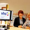 Willkommen bei der VHS in Lauingen (von links): Bürgermeisterin Katja Müller, Mitarbeiterin Monika Wohl und Lauingens VHS-Leiterin Bärbl Constroffer.