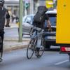 Radfahrer fahren auf der Grunewaldstraße.